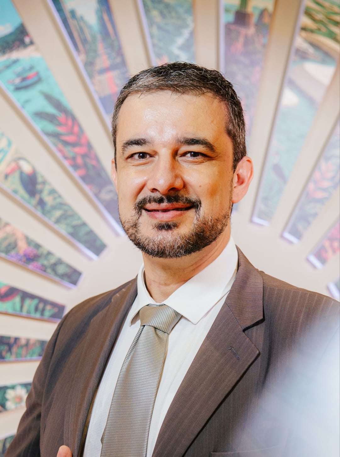 Dr. Vinicius Lambert, cirurgião-dentista